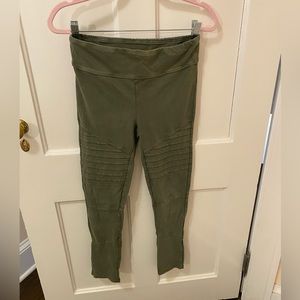 Treasure & Bond soft olive moto style leggings